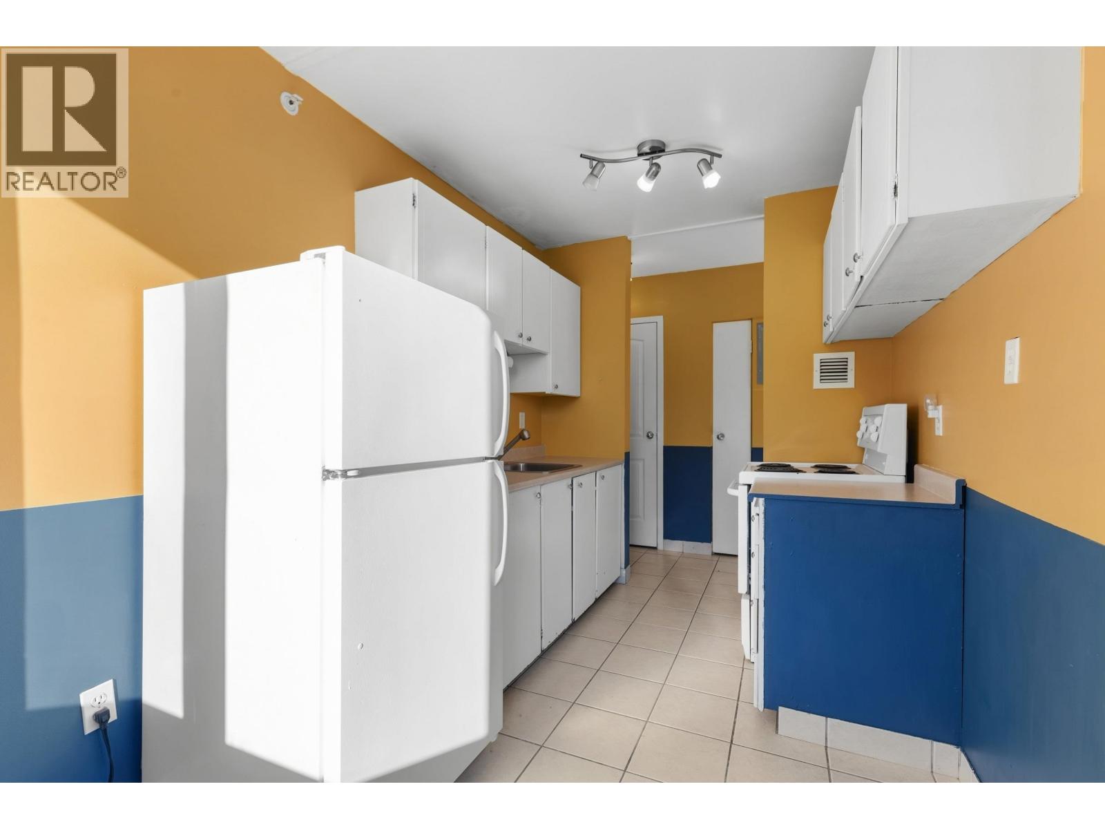 #704 1501 QUEENSWAY - Image 5
