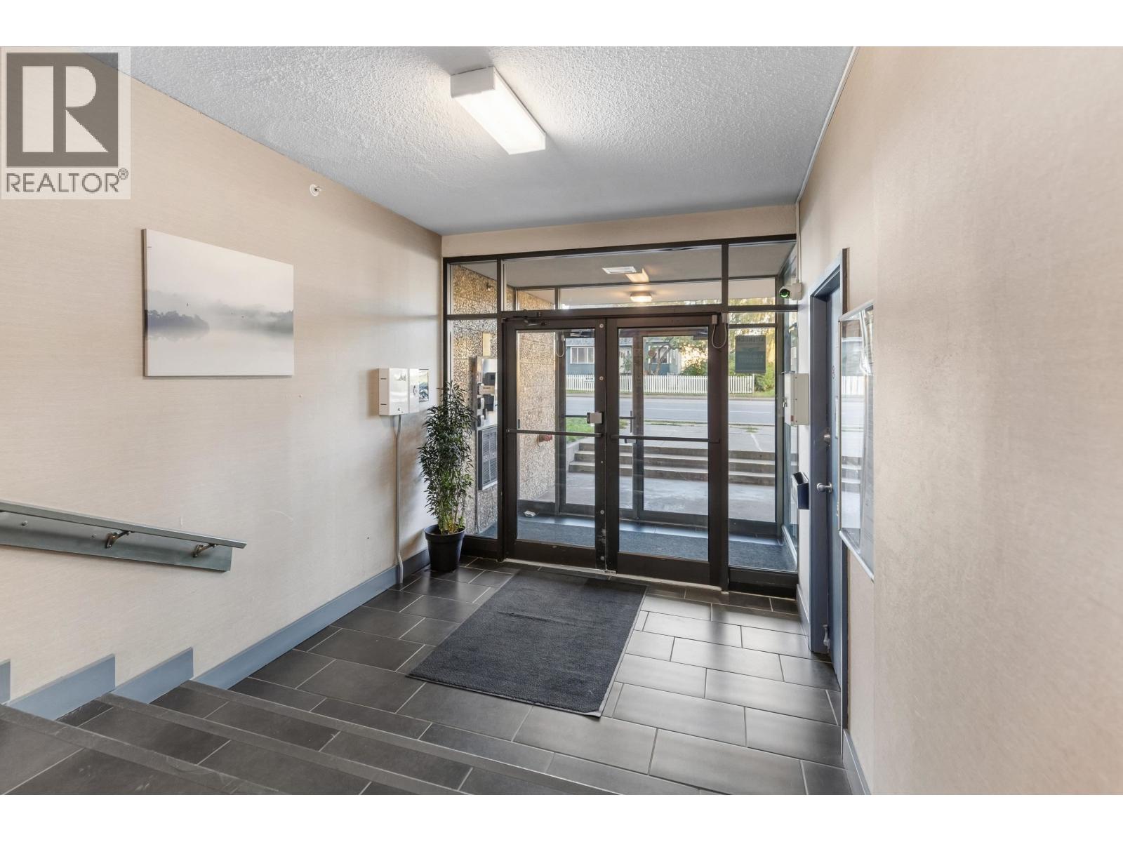 #704 1501 QUEENSWAY - Image 12