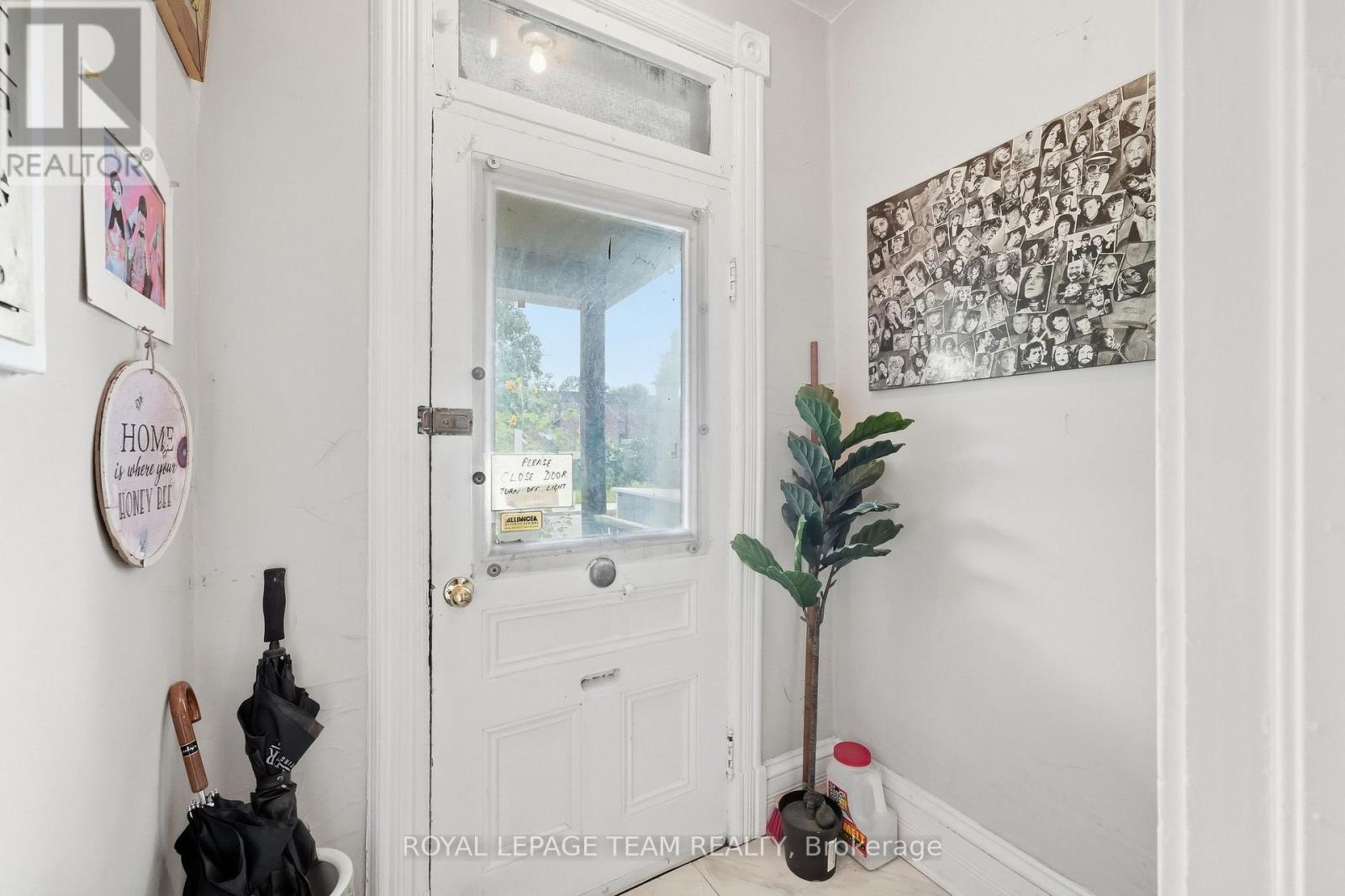 32 MELROSE AVENUE - 2