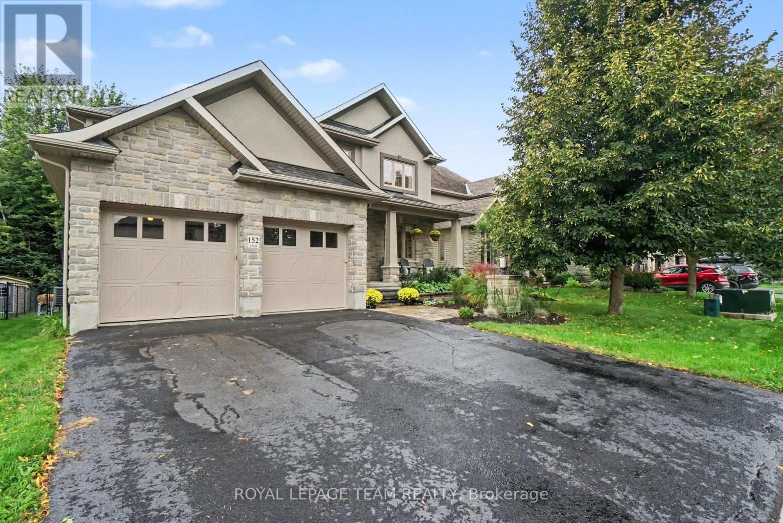 Welcome to 152 West Ridge in Stittsville!