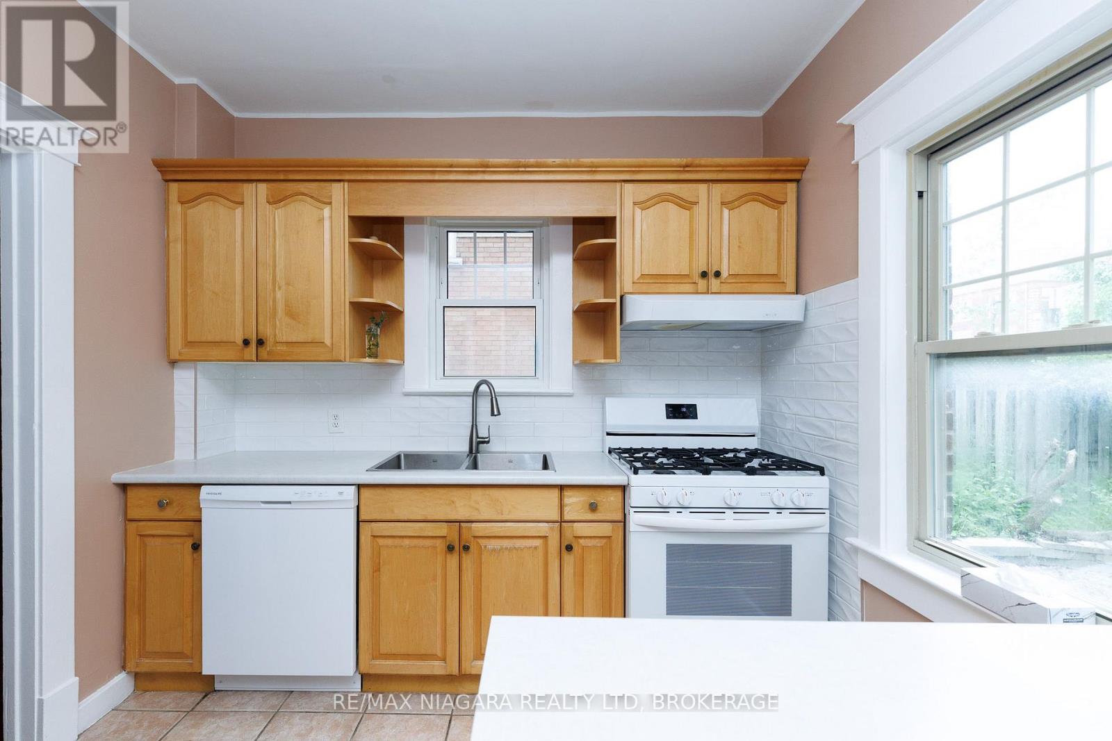 4864 SIMCOE STREET - 11