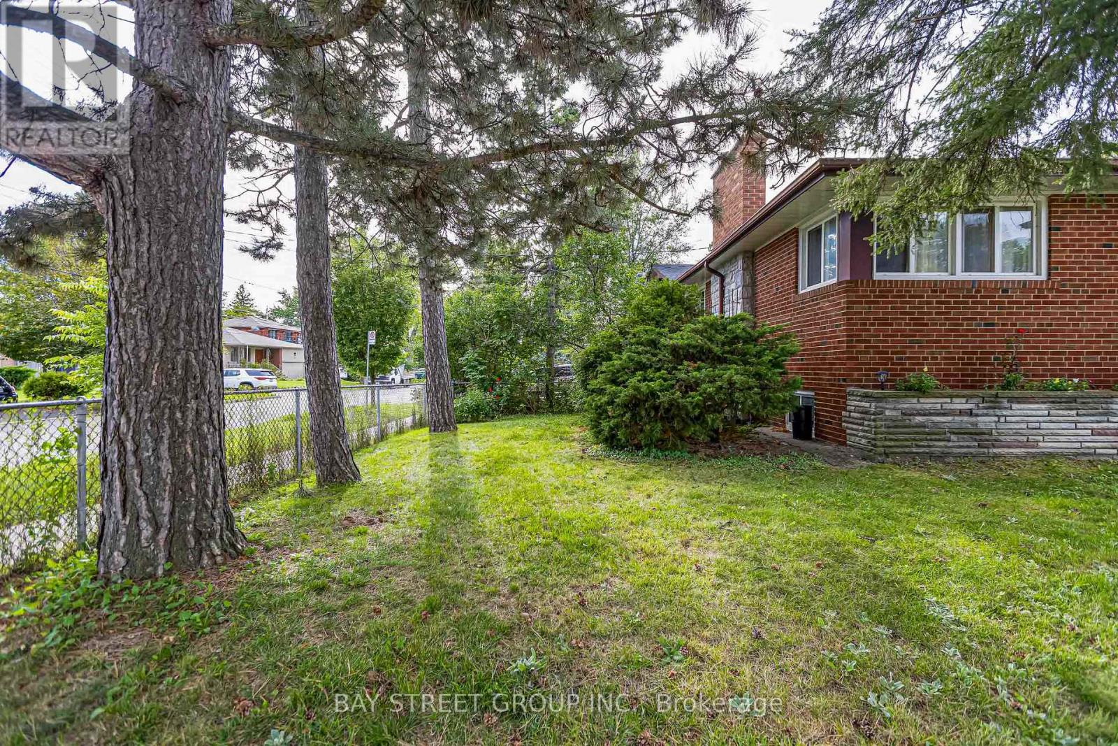 260 MOORE PARK AVENUE, Toronto (Newtonbrook West) — photo 2