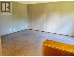 Family room - 1908 18 Street N, Lethbridge, AB T1H4H2 Photo 8