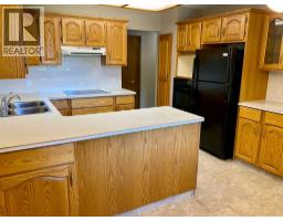 4pc Bathroom - 1908 18 Street N, Lethbridge, AB T1H4H2 Photo 6