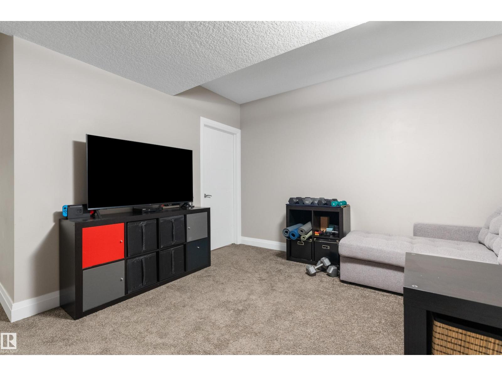 92 GILMORE WY - Image 31