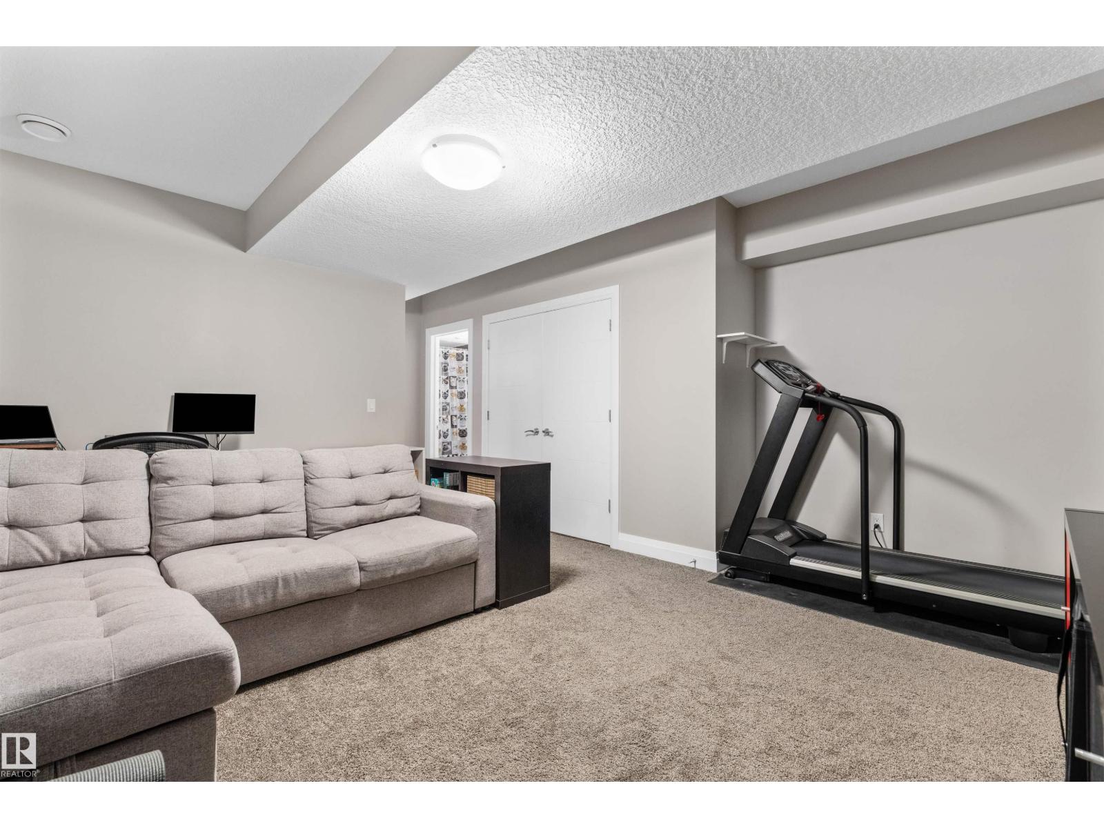 92 GILMORE WY - Image 33