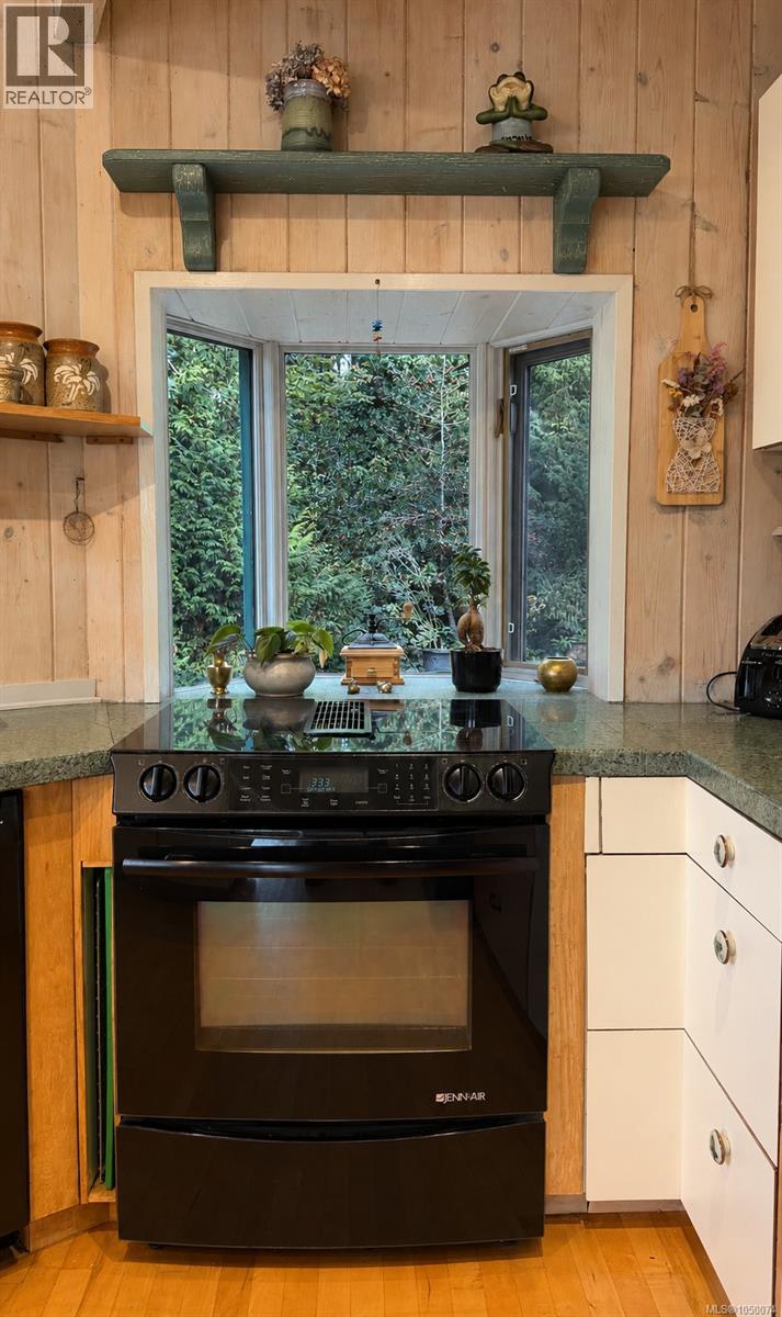 7815 Lantzville Rd - 35