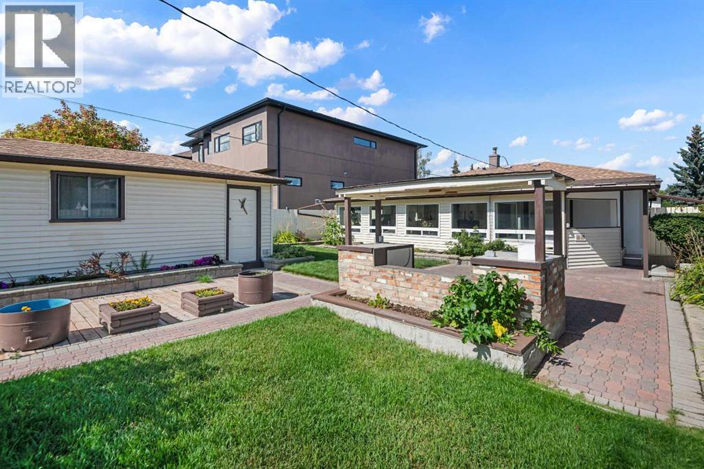 8335 47 Avenue NW - 32