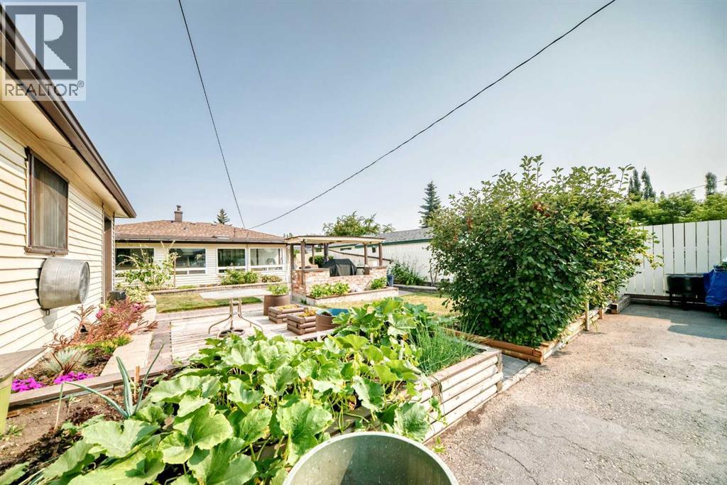 8335 47 Avenue NW - Image 38