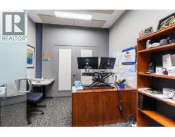 1025 Trench Place, Kelowna, BC V1Y9Y4 Photo 9