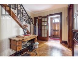 Bathroom - 18 Forsyth Avenue N, Hamilton, ON L8S4E1 Photo 6