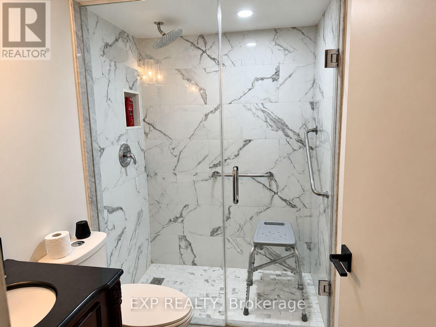 Photo of 105 - 2301 DERRY ROAD W