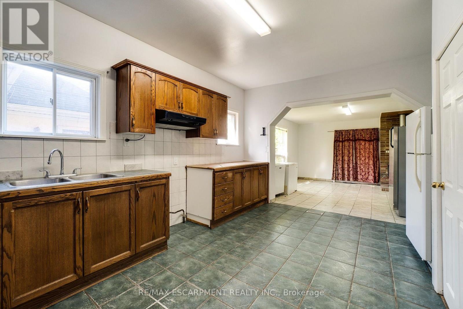 23 OAK AVENUE - 19