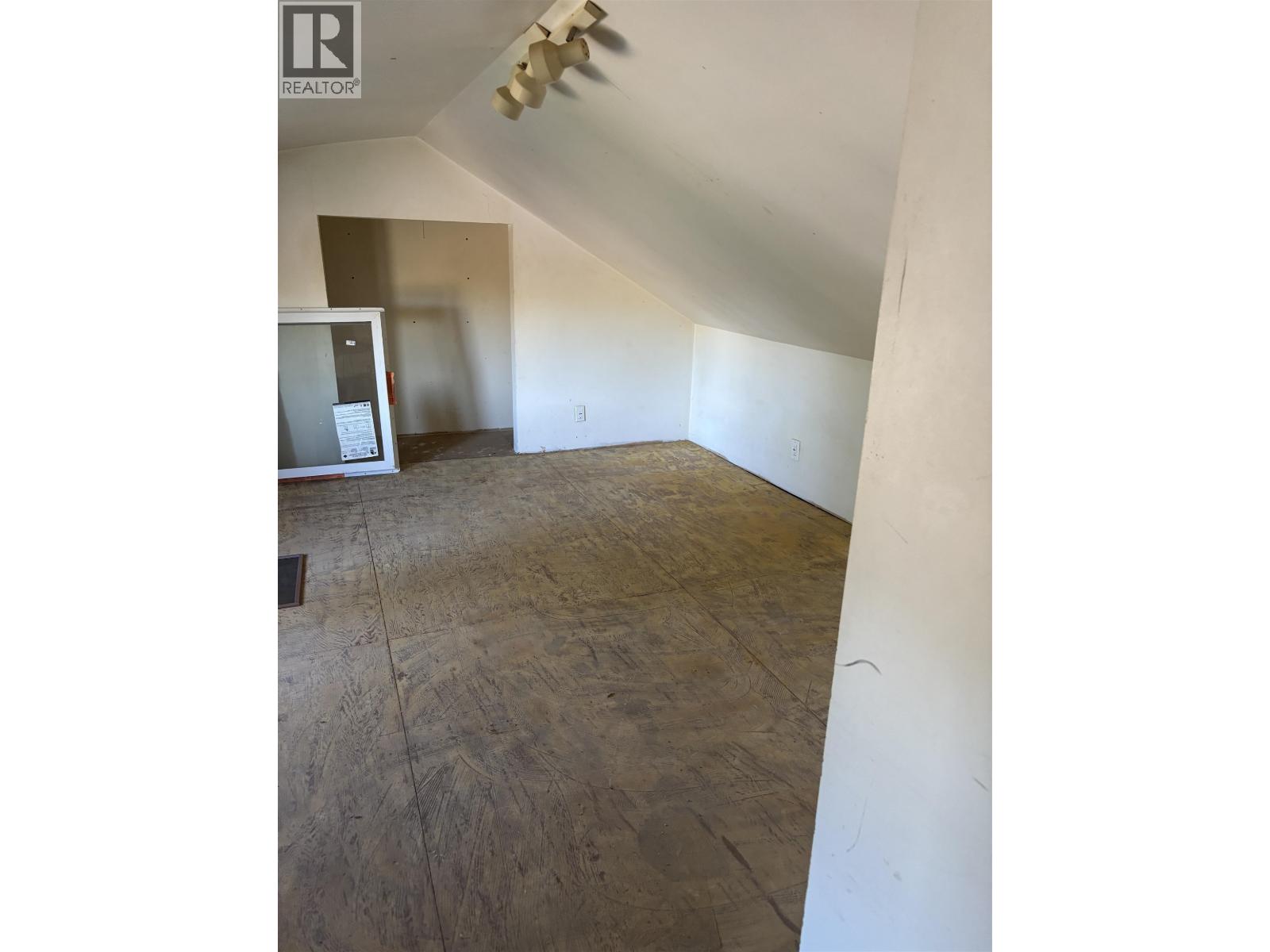 #BC 2275 WEBBER CRESCENT - 19
