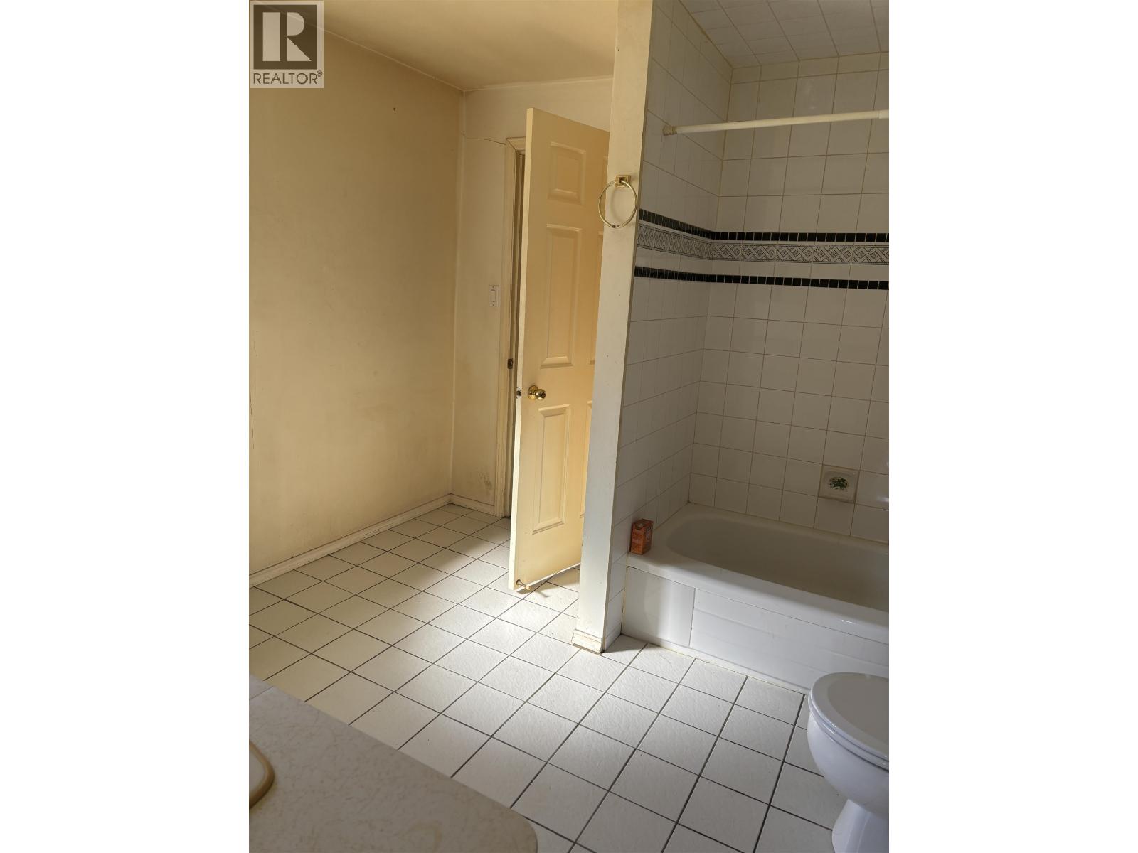 #BC 2275 WEBBER CRESCENT - 14