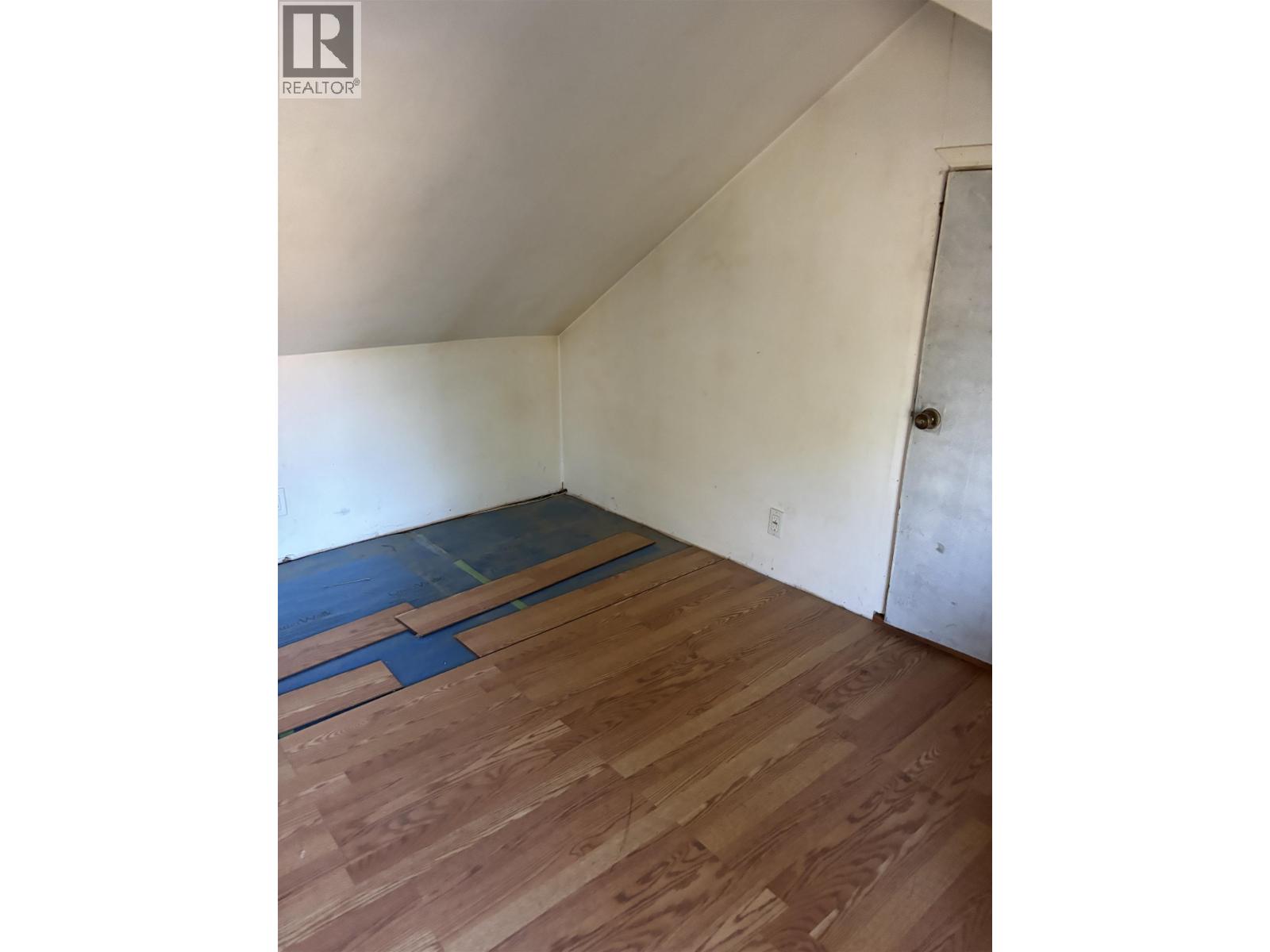 #BC 2275 WEBBER CRESCENT - 25