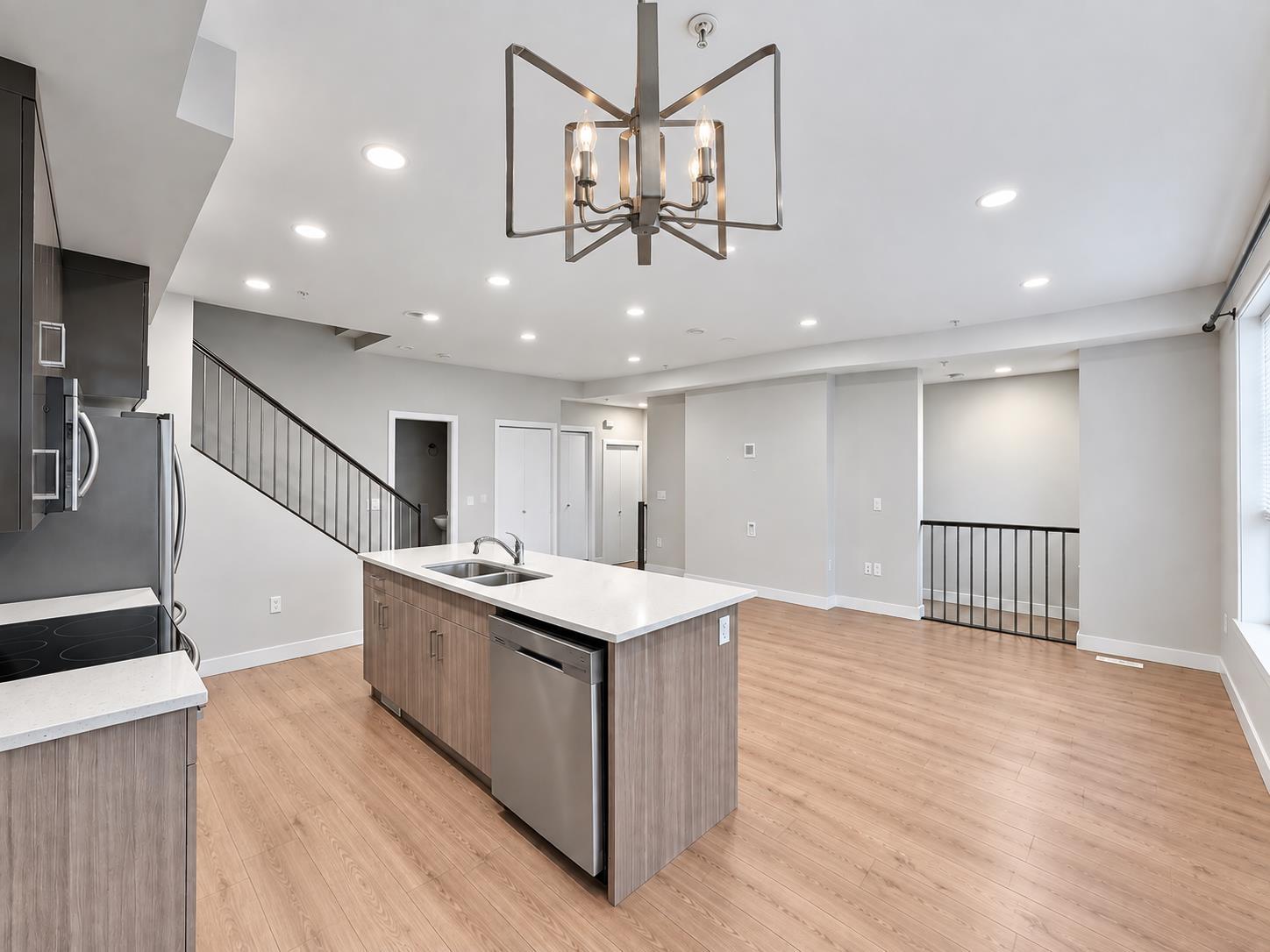 3 8466 MIDTOWN WAY, Chilliwack Proper South, Chilliwack