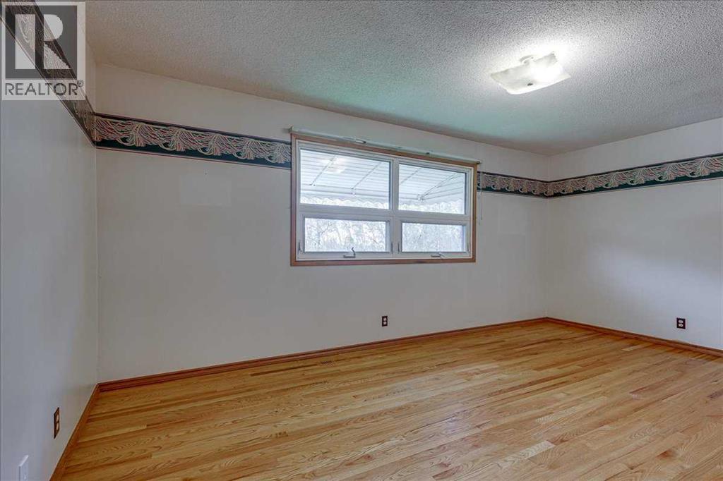 Listing photo – 5005 42A Street Close, Ponoka