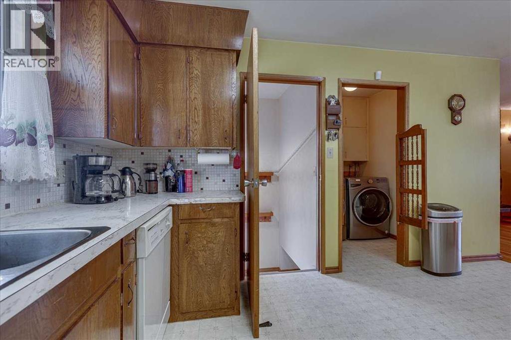 Listing photo – 5005 42A Street Close, Ponoka