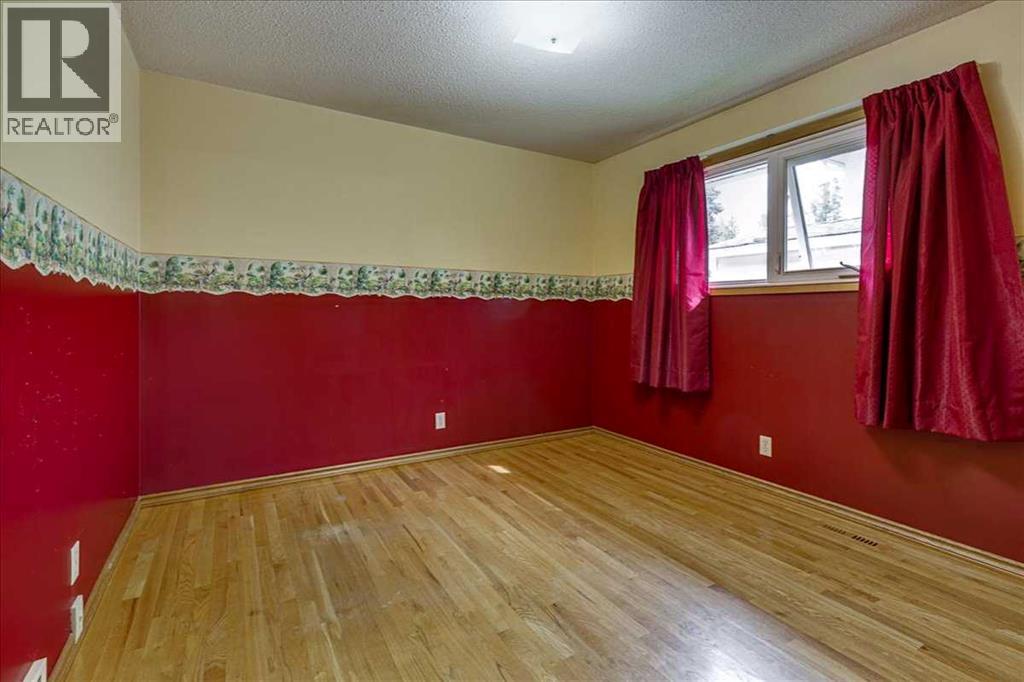 Listing photo – 5005 42A Street Close, Ponoka