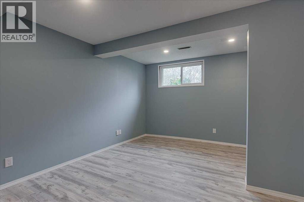 Listing photo – 5005 42A Street Close, Ponoka