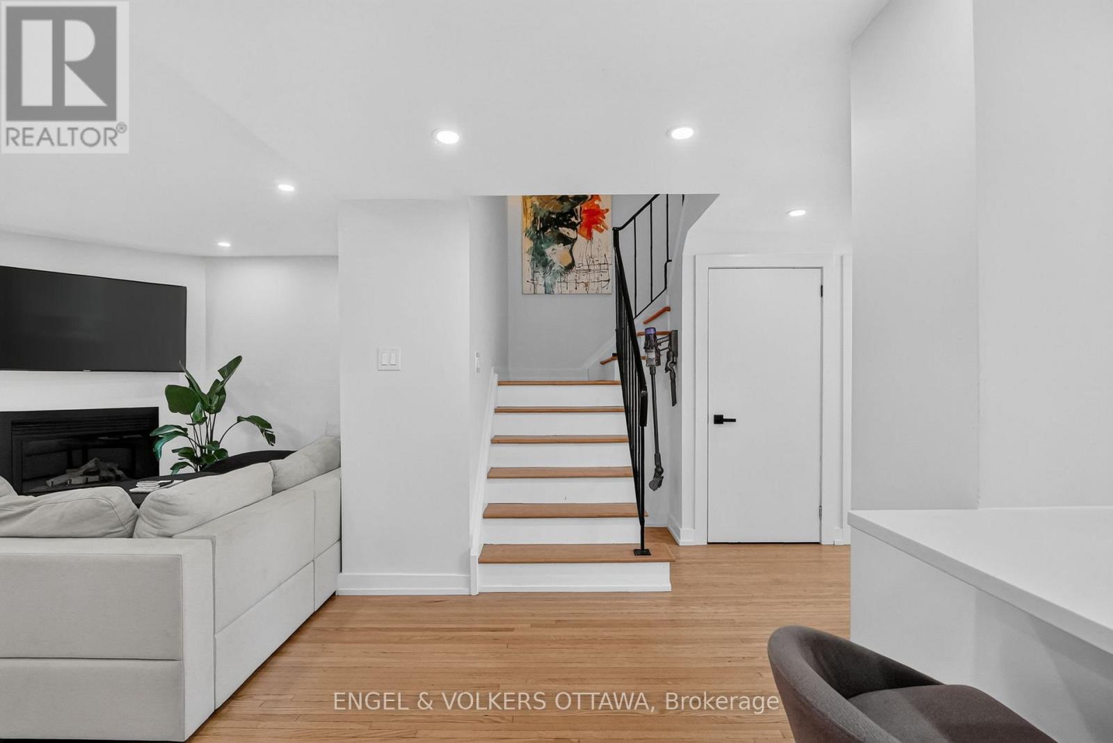 1304 MORRISON DRIVE - 12