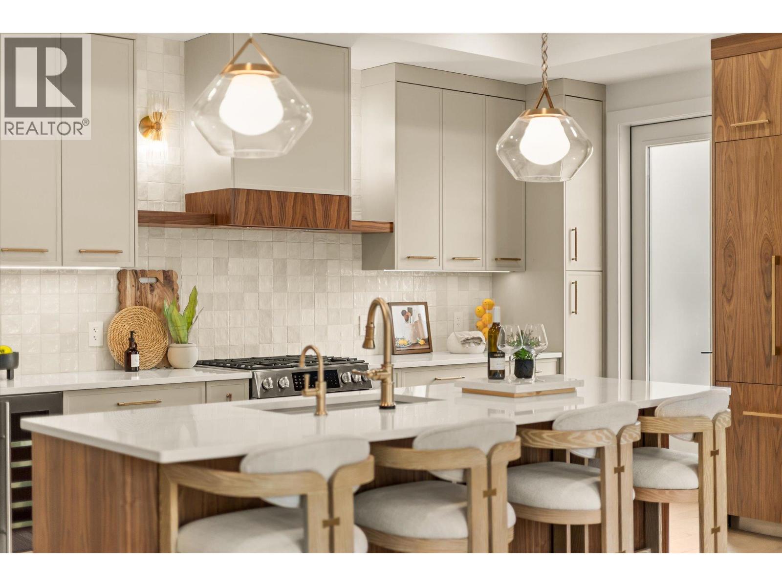 #1 2435 Taylor Crescent - 9