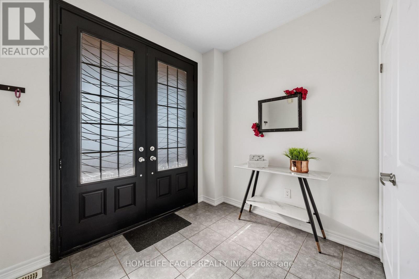 746 YARFIELD CRESCENT, Newmarket (Glenway Estates) — photo 2