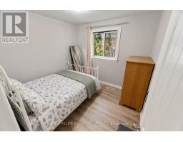Bedroom 3 - 169 Penn Avenue, Newmarket, ON L3Y2S3 Photo 6