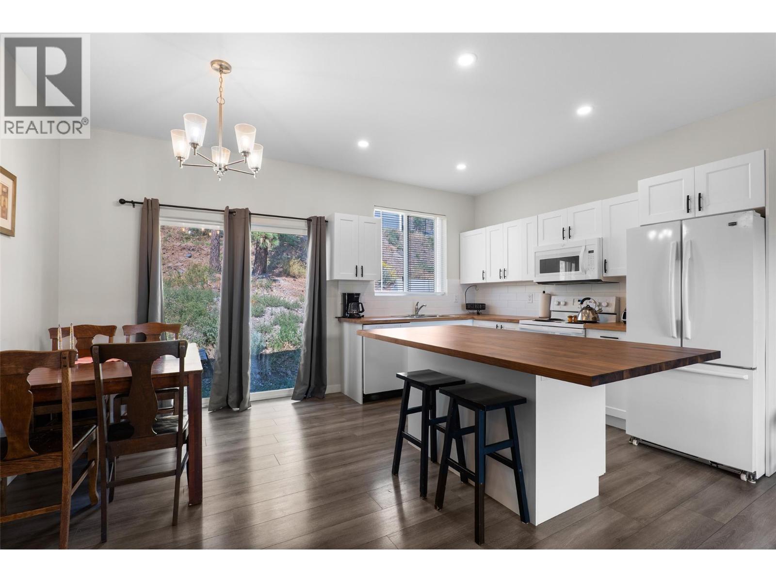 2743 Grandview Heights - Image 20