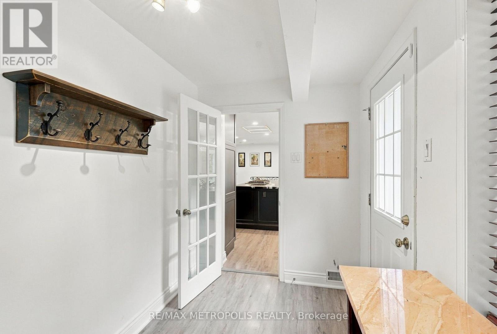 1228 ELGIN CRESCENT - 19