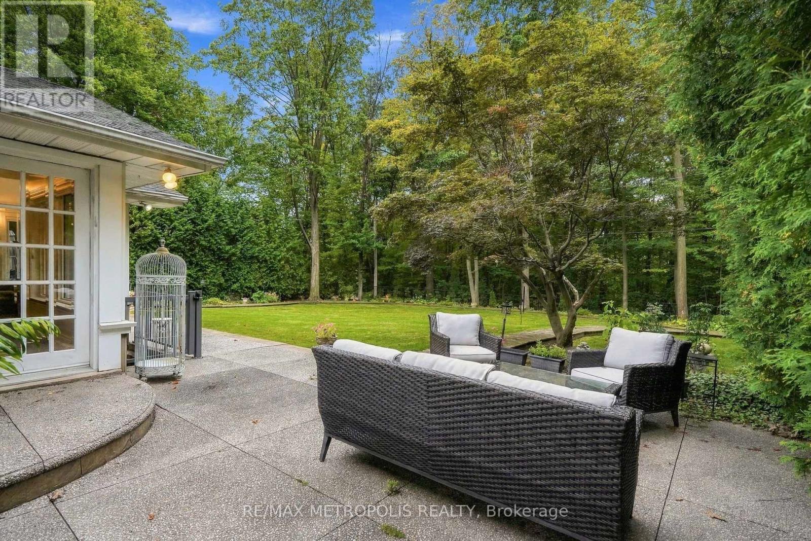 1228 ELGIN CRESCENT - 20