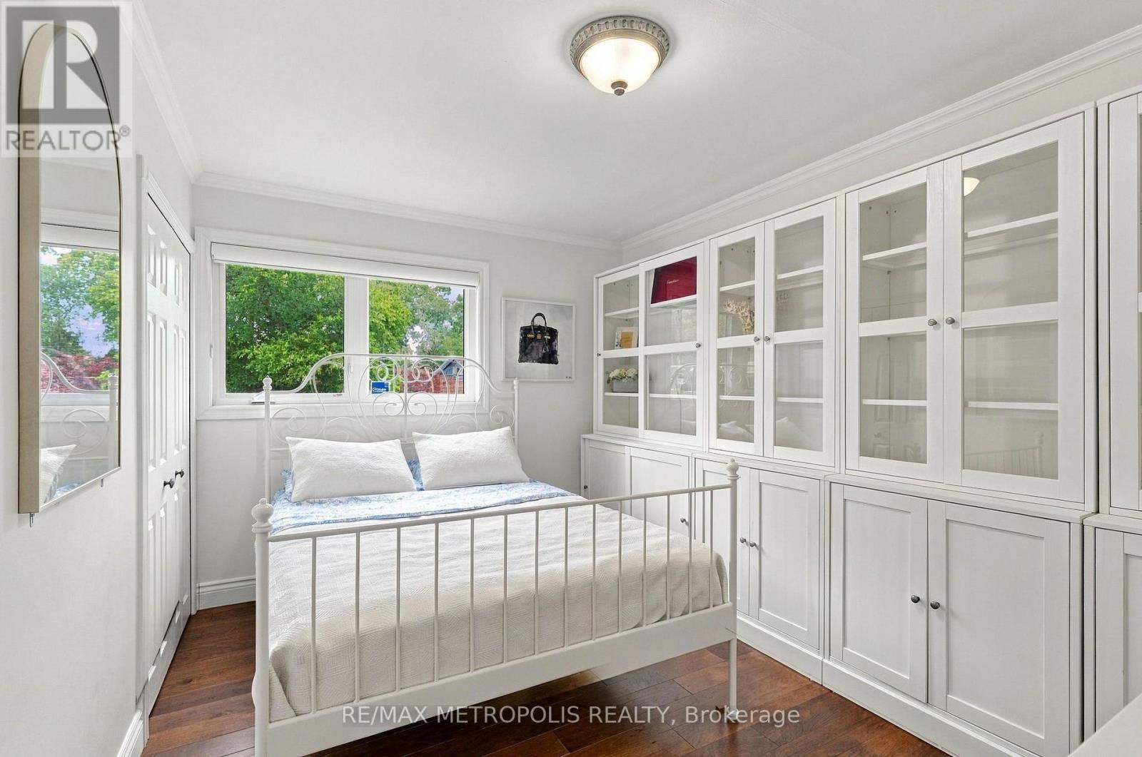 1228 ELGIN CRESCENT - 26