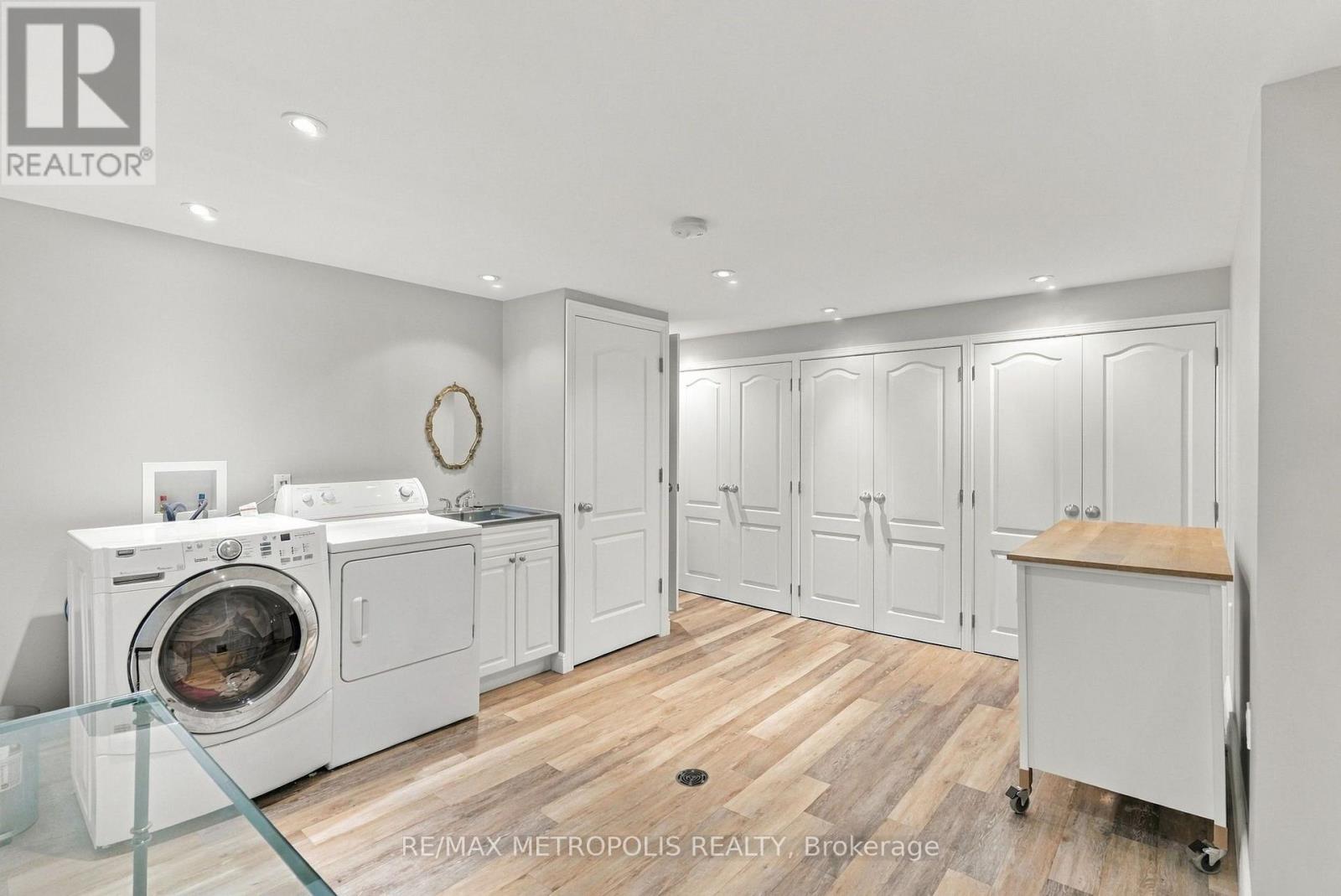 1228 ELGIN CRESCENT - 34