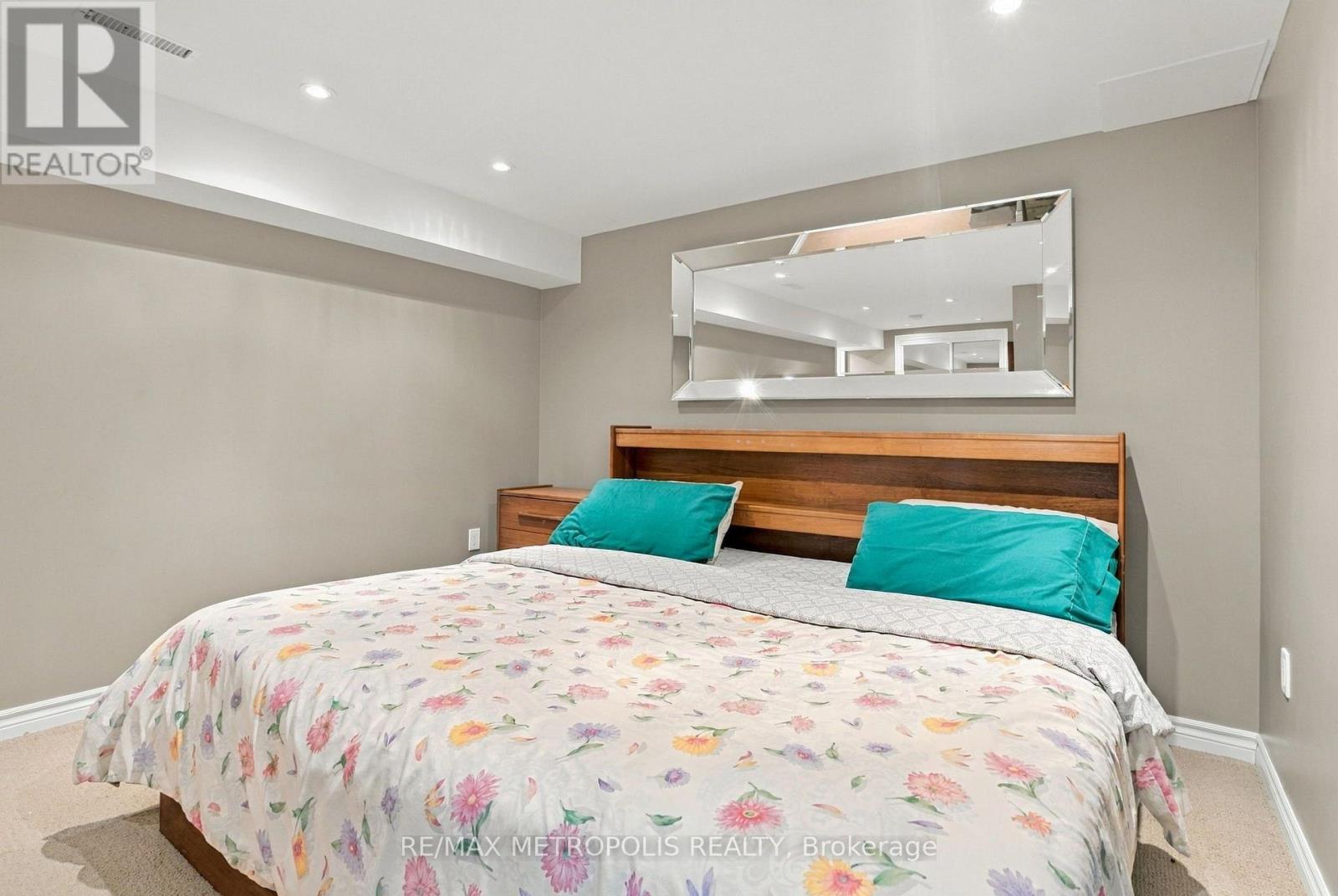 1228 ELGIN CRESCENT - 41