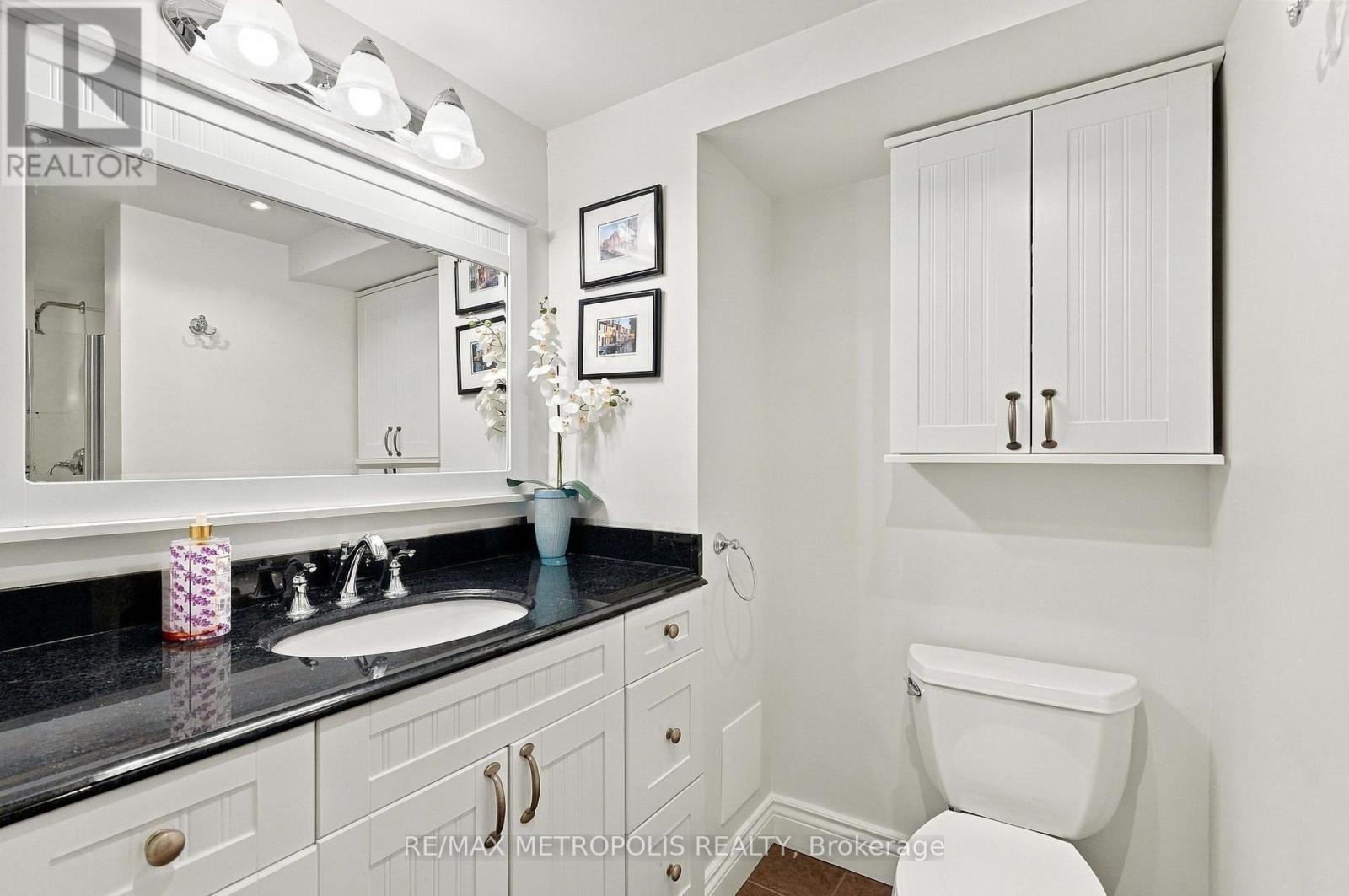 1228 ELGIN CRESCENT - 42