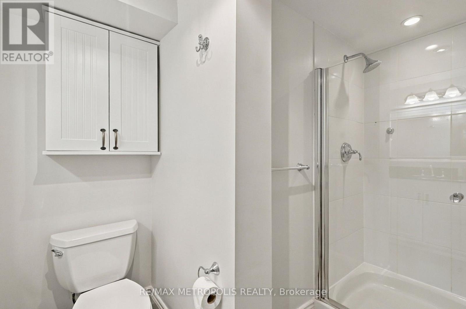 1228 ELGIN CRESCENT - 43
