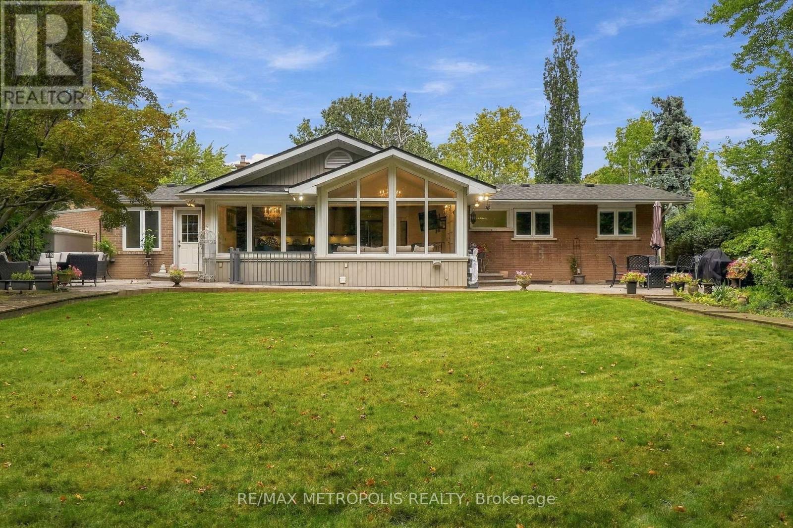 1228 ELGIN CRESCENT - 45