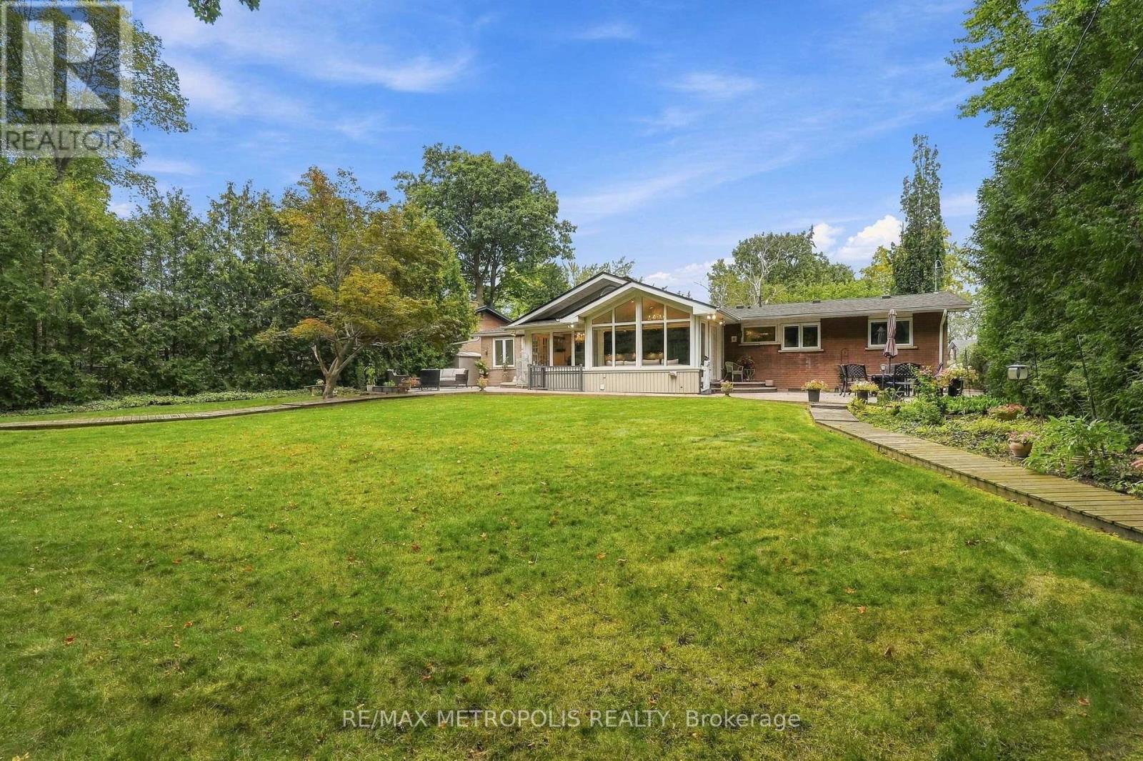 1228 ELGIN CRESCENT - 48