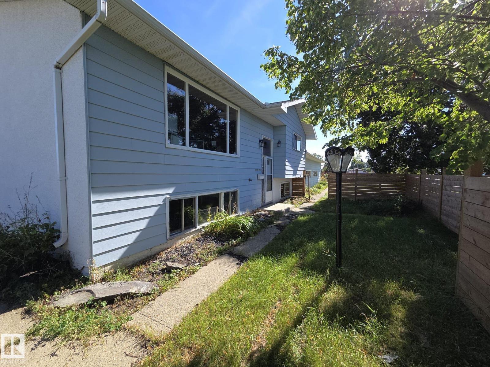 13715 87 St NW photo 3 — MLS® E4509227