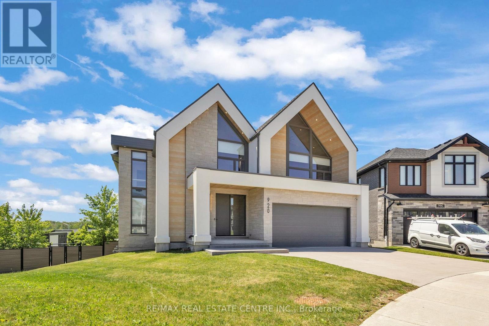 920 THOMAS PEDDER COURT, Kitchener — photo 2