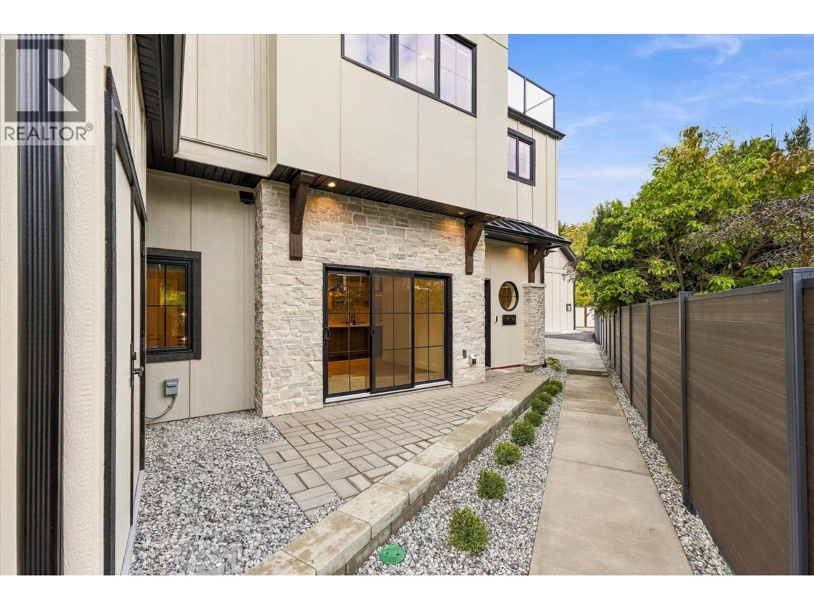 4 2435 Taylor Crescent, Kelowna