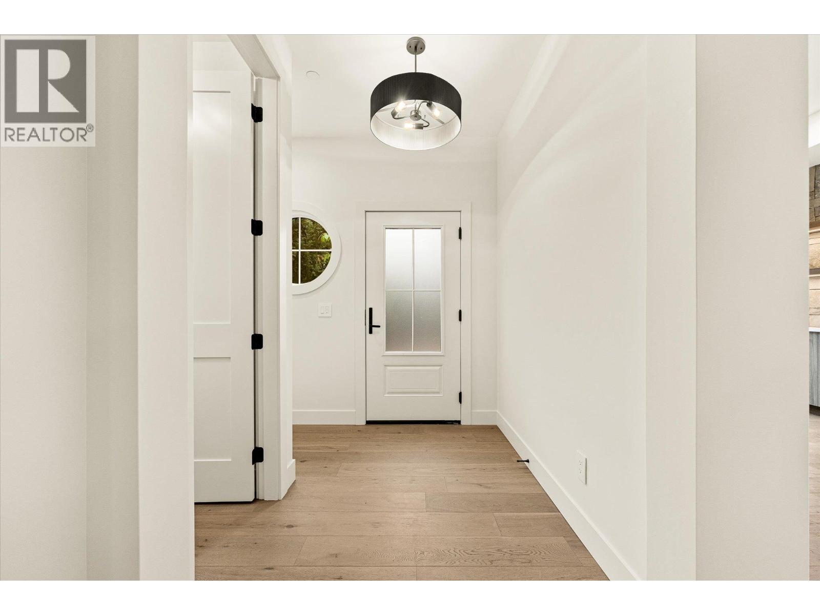 3 2435 Taylor Crescent, Kelowna