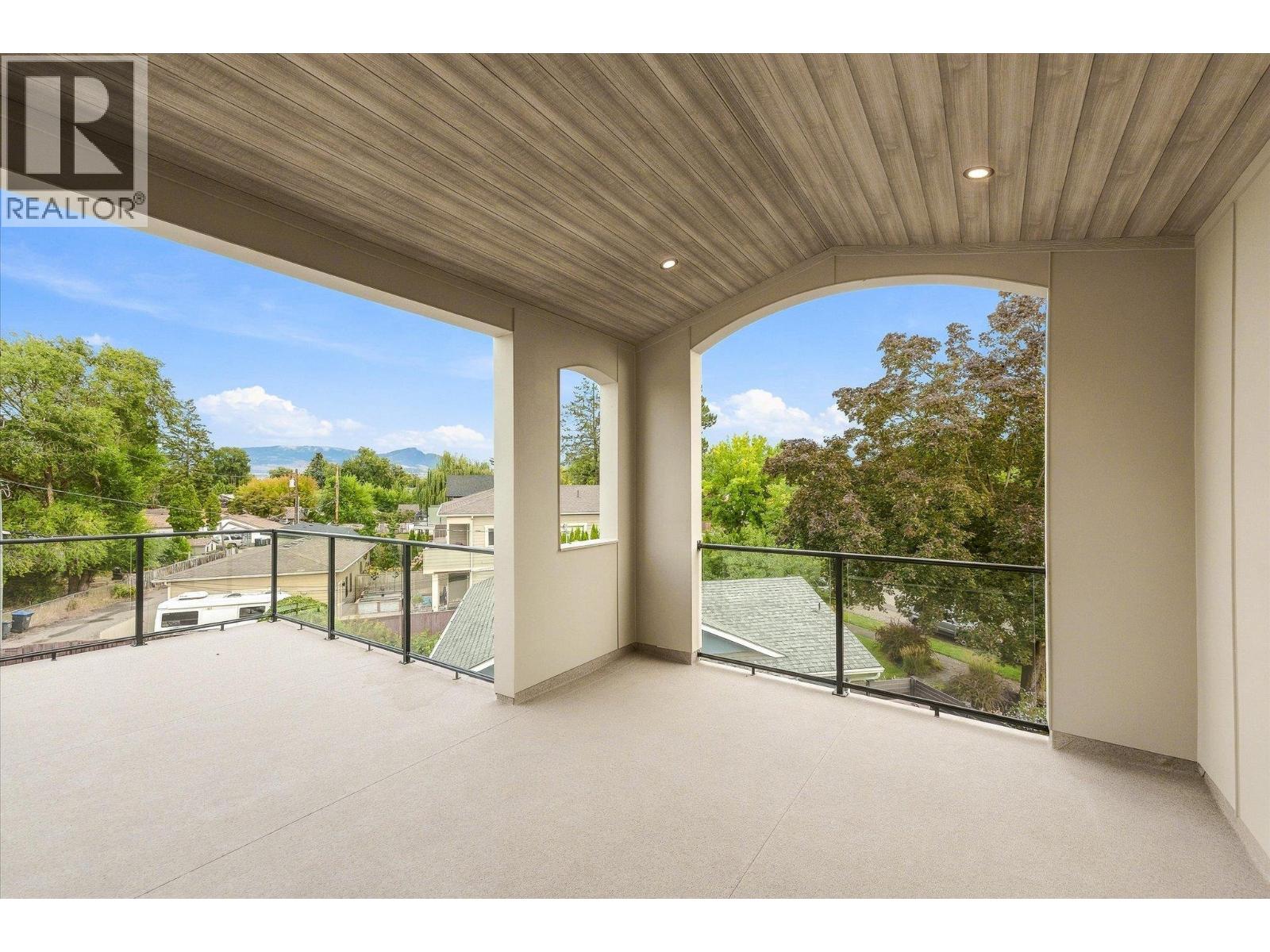 4 2435 Taylor Crescent, Kelowna