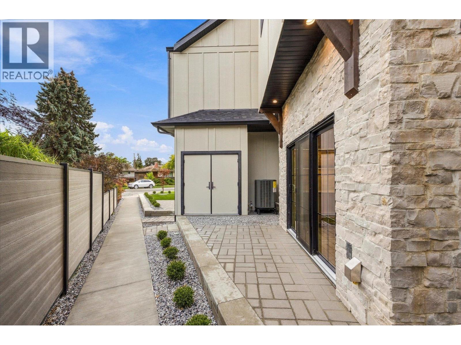 4 2435 Taylor Crescent, Kelowna