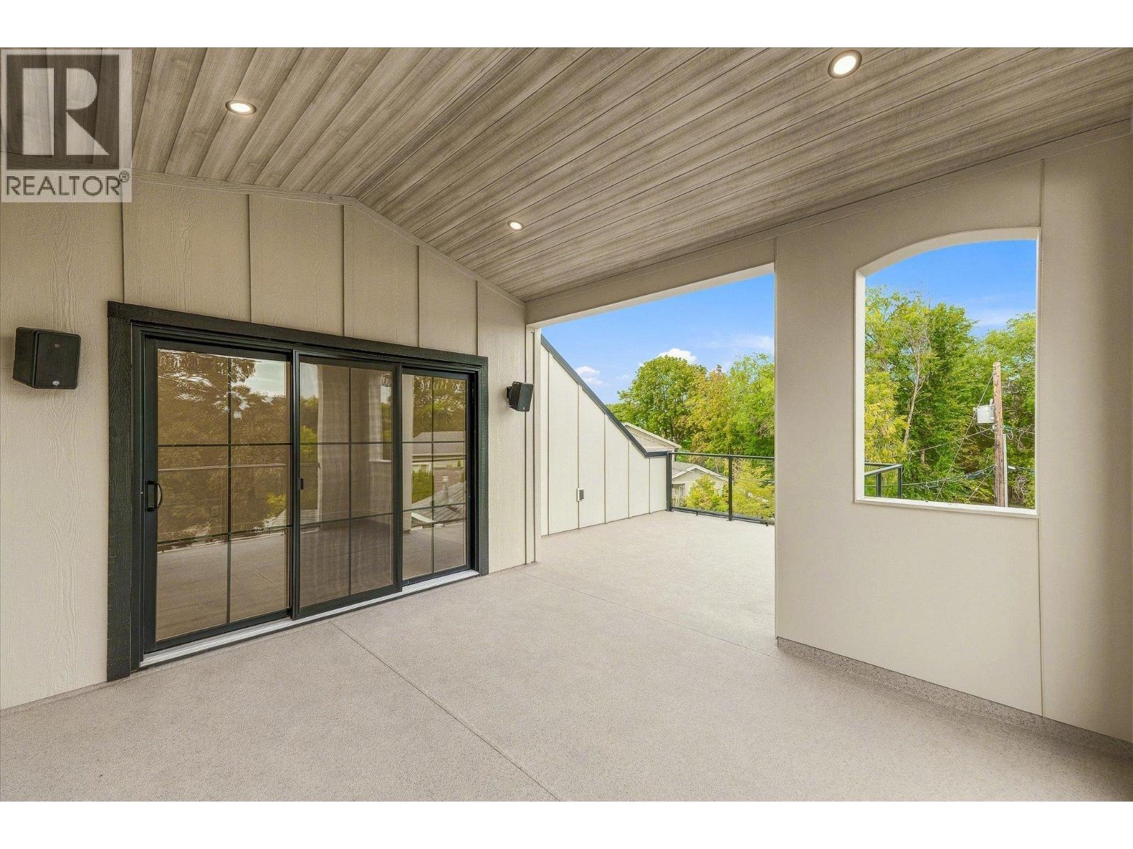 4 2435 Taylor Crescent, Kelowna