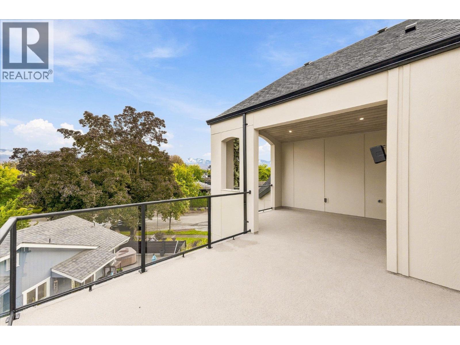 4 2435 Taylor Crescent, Kelowna