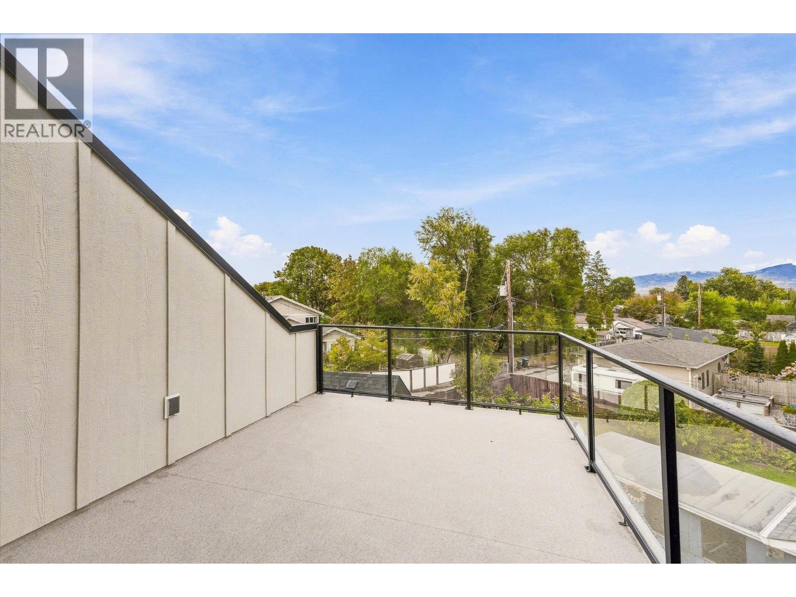 3 2435 Taylor Crescent, Kelowna