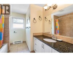 1634 Tasco Close, Saanich, BC V8N5P2 Photo 32