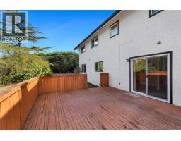 1634 Tasco Close, Saanich, BC V8N5P2 Photo 36